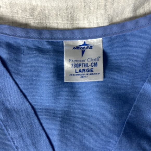 Nursing scrub reversible top blue size large - Picture 2 of 5